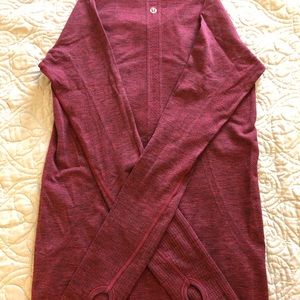 lululemon. long sleeve swiftly. size 6.maroon.EUC.